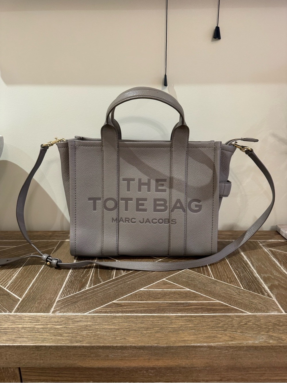 Marc Jacobs Medium The Tote Bag in Taupe Cement